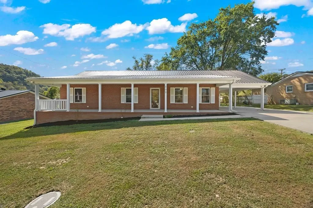 808 Riverside Circle Celina TN 38551