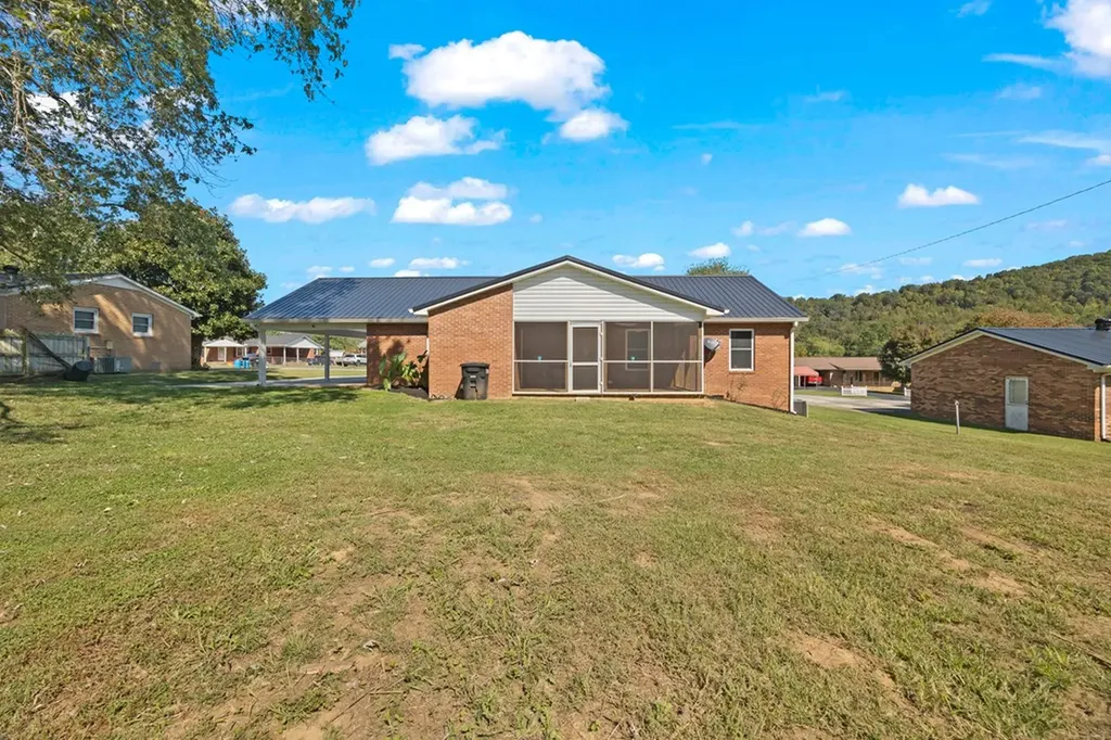 808 Riverside Circle Celina TN 38551