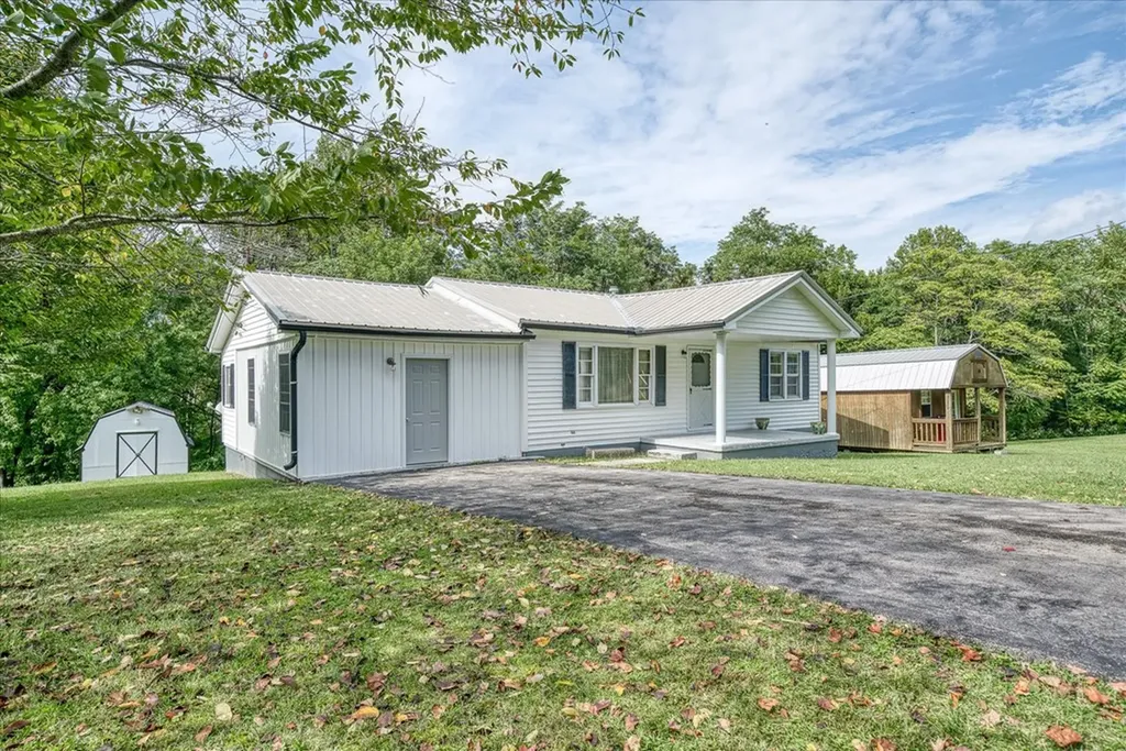 671 Lemont And Yates Mountain Road Spencer TN 38585