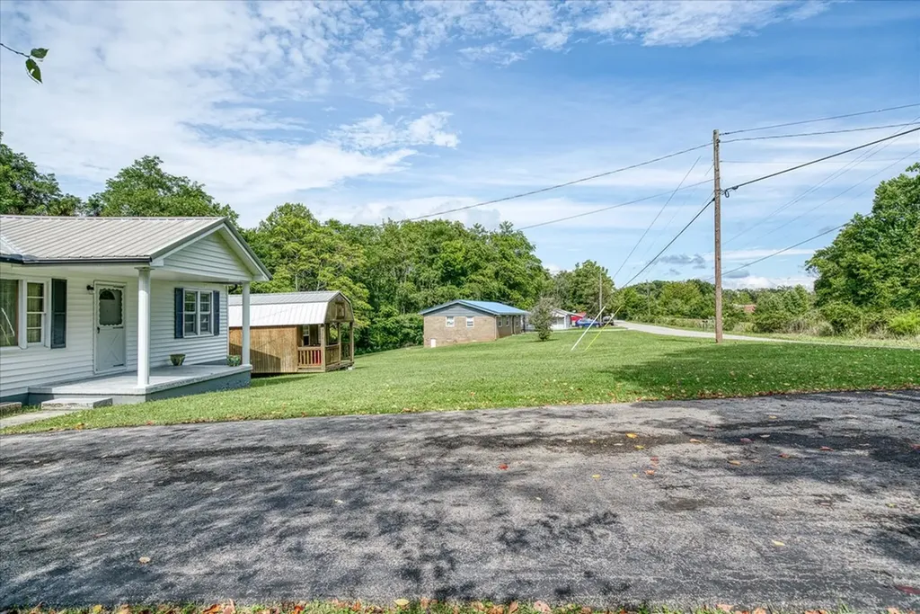 671 Lemont And Yates Mountain Road Spencer TN 38585