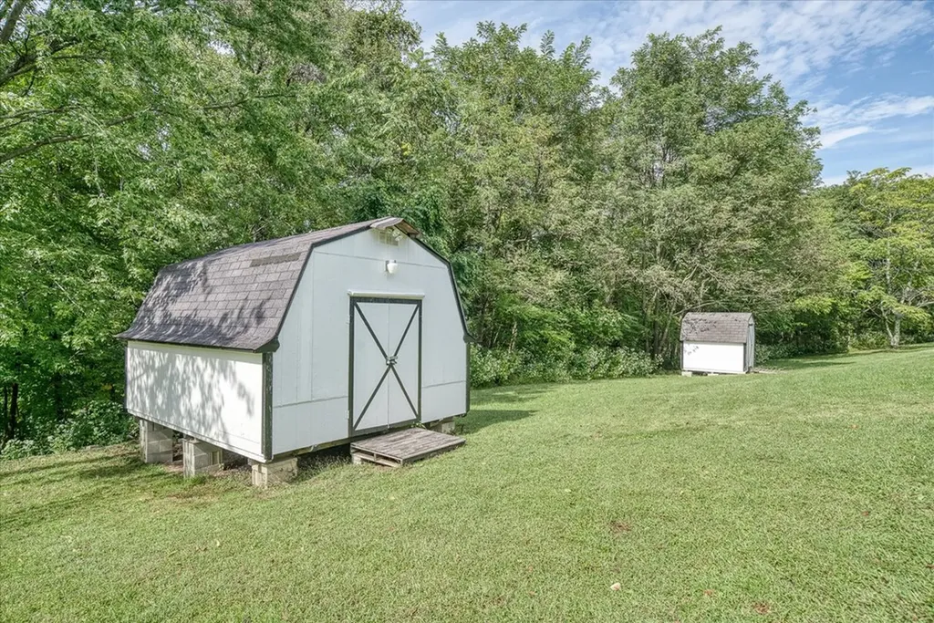 671 Lemont And Yates Mountain Road Spencer TN 38585