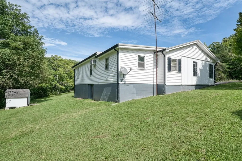 671 Lemont And Yates Mountain Road Spencer TN 38585