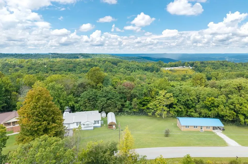 671 Lemont And Yates Mountain Road Spencer TN 38585