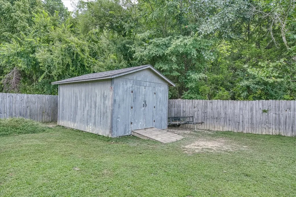 6775 Thomas Twin Oak Baxter TN 38544