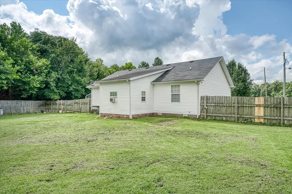 6775 Thomas Twin Oak Baxter TN 38544