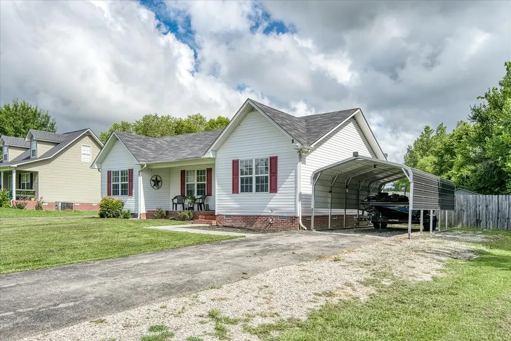 6775 Thomas Twin Oak Baxter TN 38544