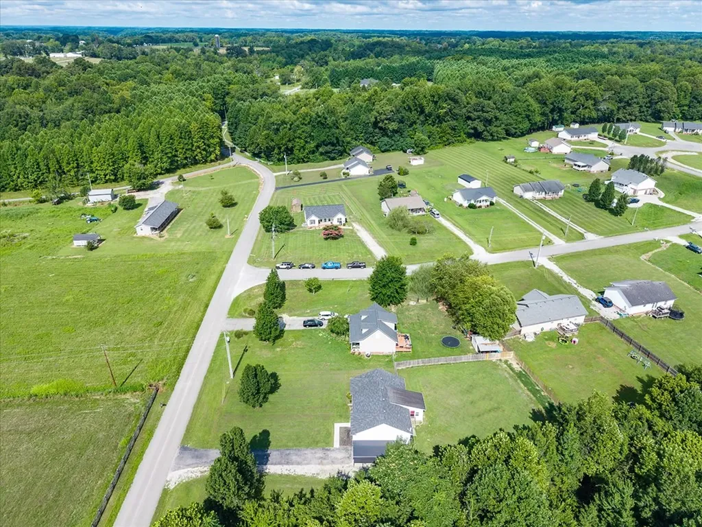 6775 Thomas Twin Oak Baxter TN 38544