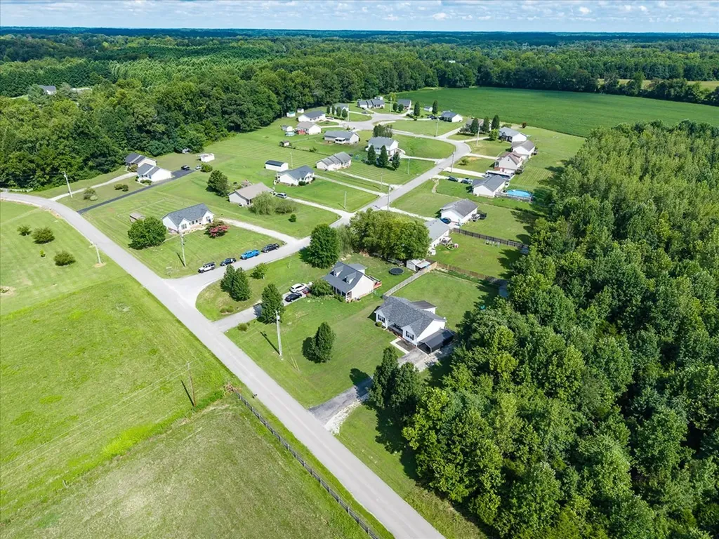 6775 Thomas Twin Oak Baxter TN 38544