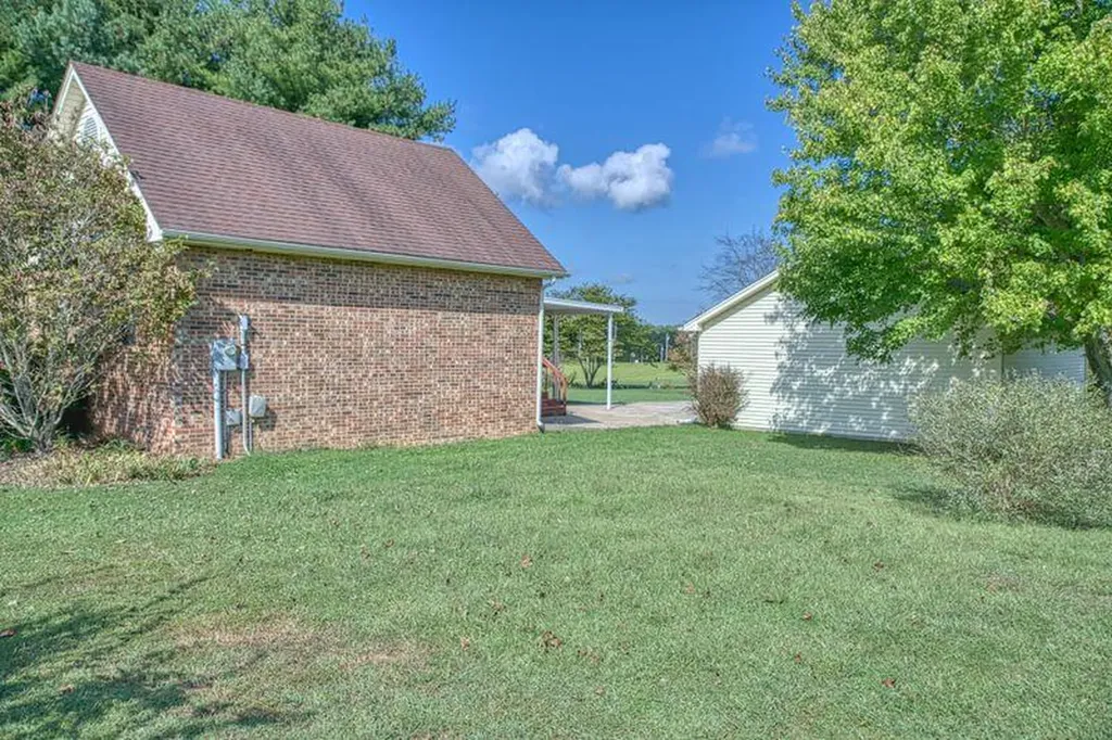 4650 Highway 52 W. Lafayette TN 37083