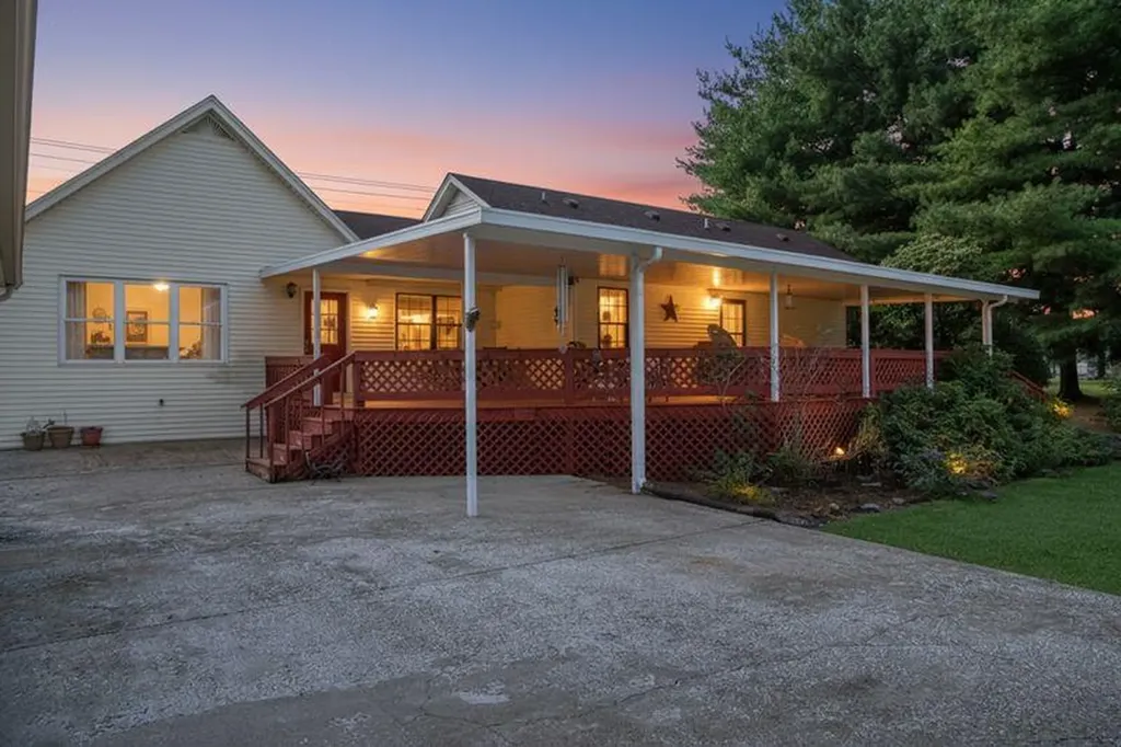 4650 Highway 52 W. Lafayette TN 37083