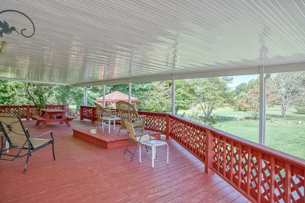 4650 Highway 52 W. Lafayette TN 37083