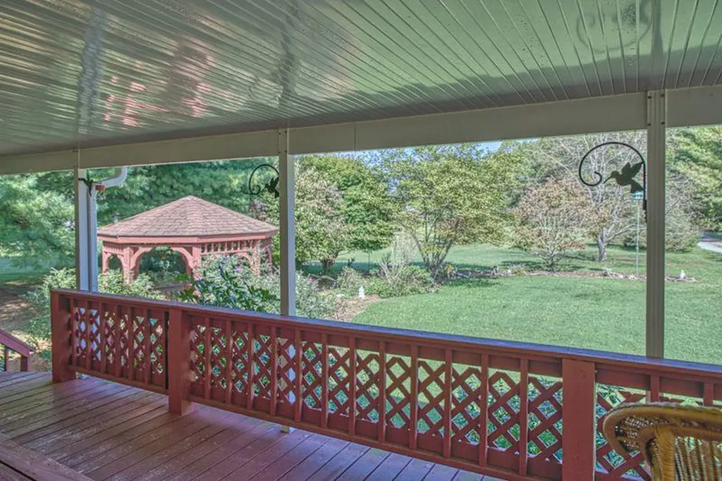 4650 Highway 52 W. Lafayette TN 37083