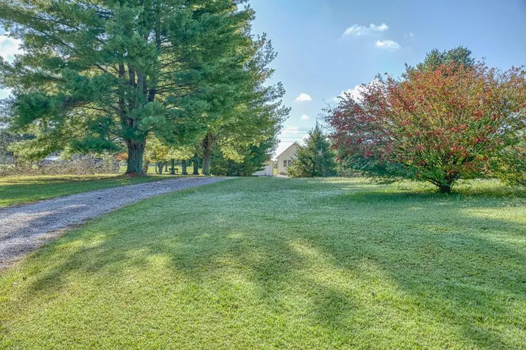 4650 Highway 52 W. Lafayette TN 37083