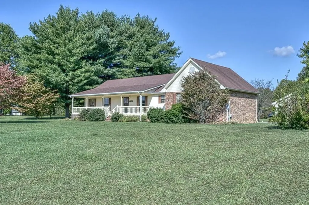 4650 Highway 52 W. Lafayette TN 37083