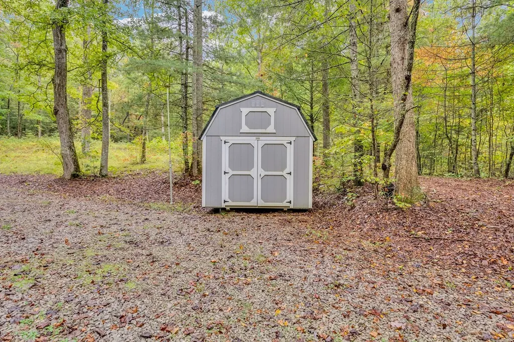 6573 Smith Mountain Road Crab Orchard TN 37723