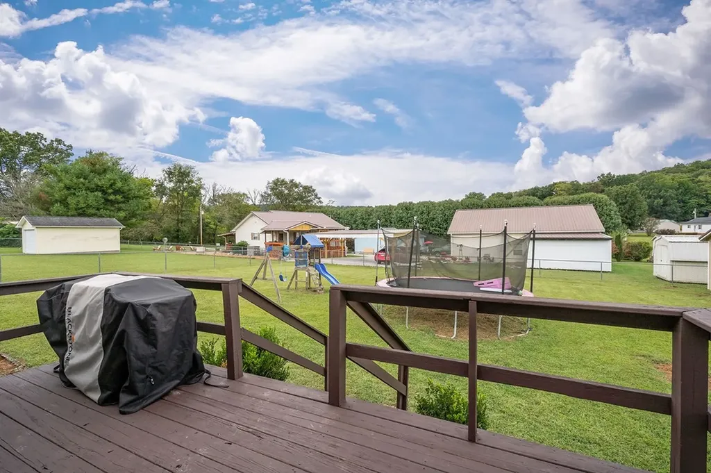 165 Charles Golden Road Sparta TN 38583