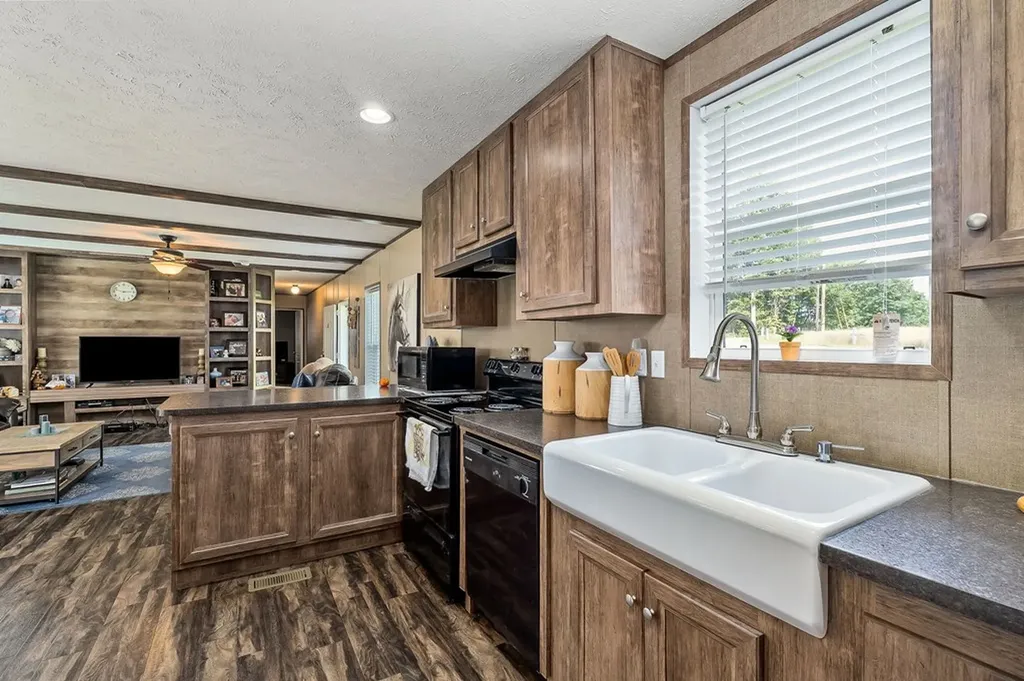 1180 Lake Hill Road Monterey TN 38574