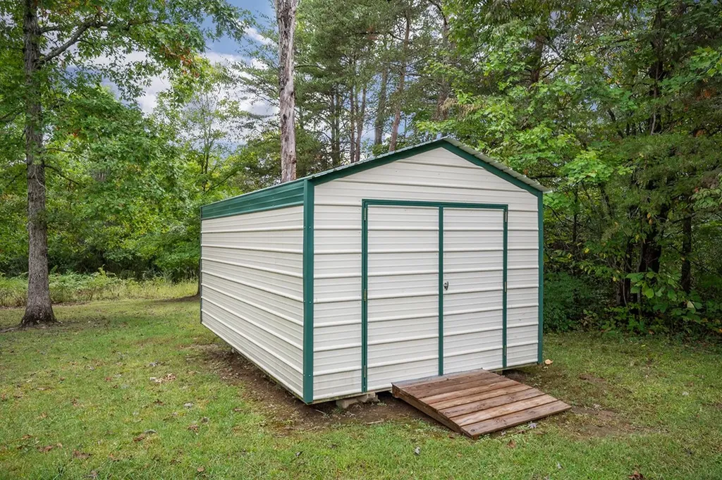 1180 Lake Hill Road Monterey TN 38574