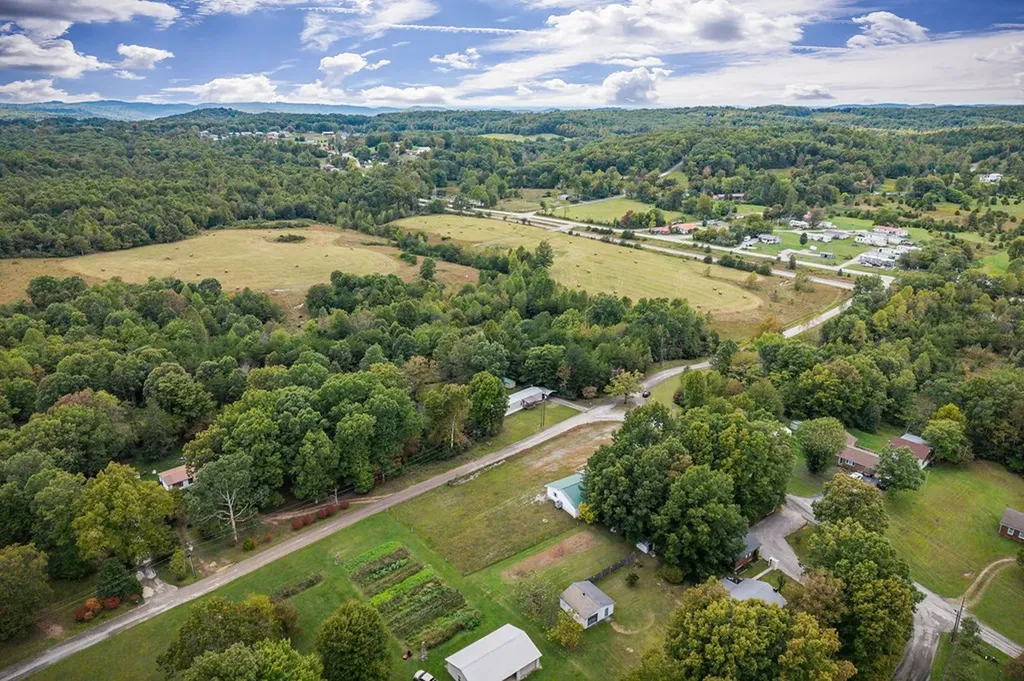 1180 Lake Hill Road Monterey TN 38574