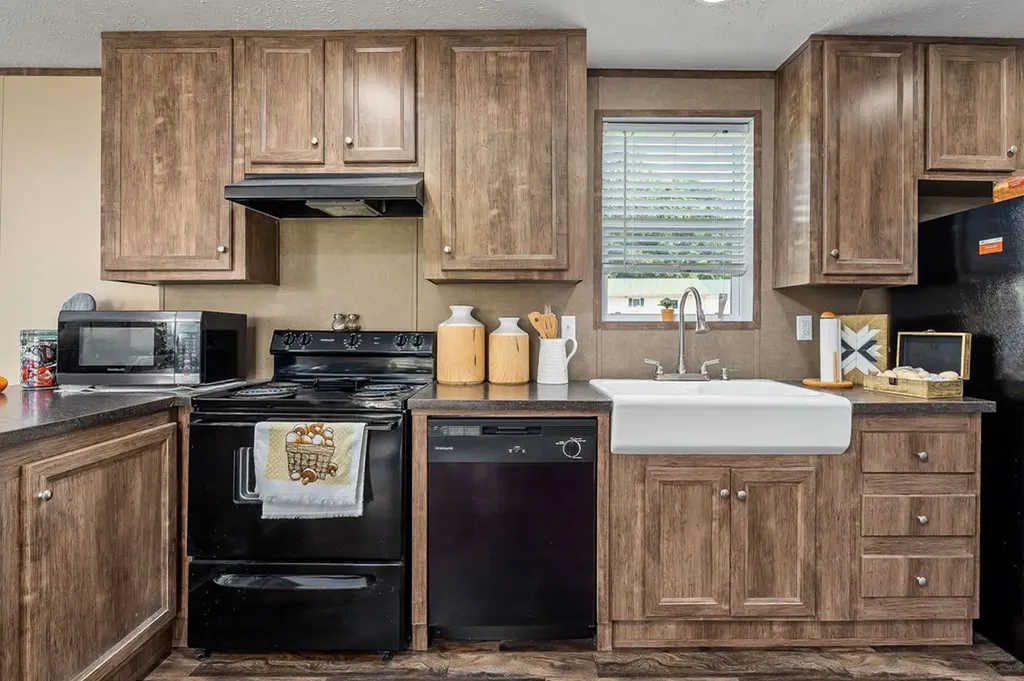 1180 Lake Hill Road Monterey TN 38574