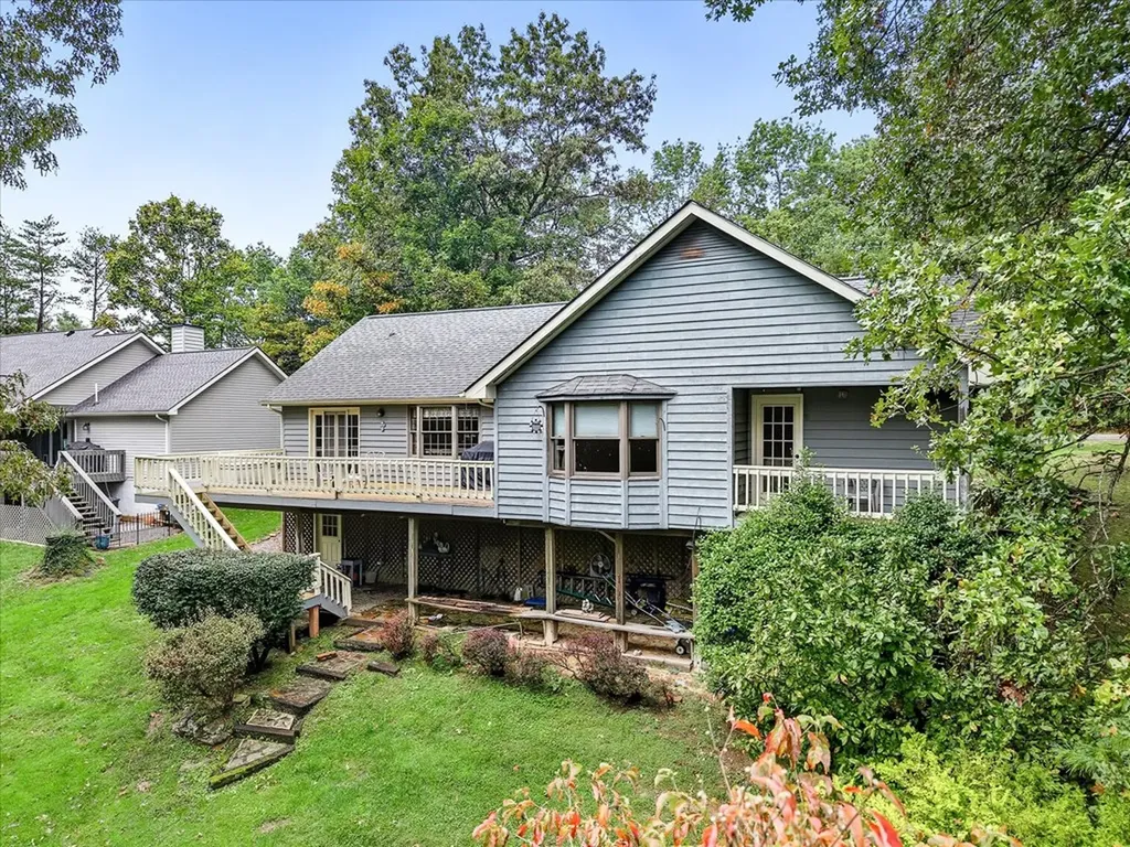 34 Beachwood Lane Crossville TN 38558