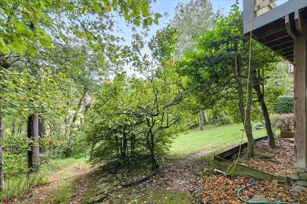 34 Beachwood Lane Crossville TN 38558