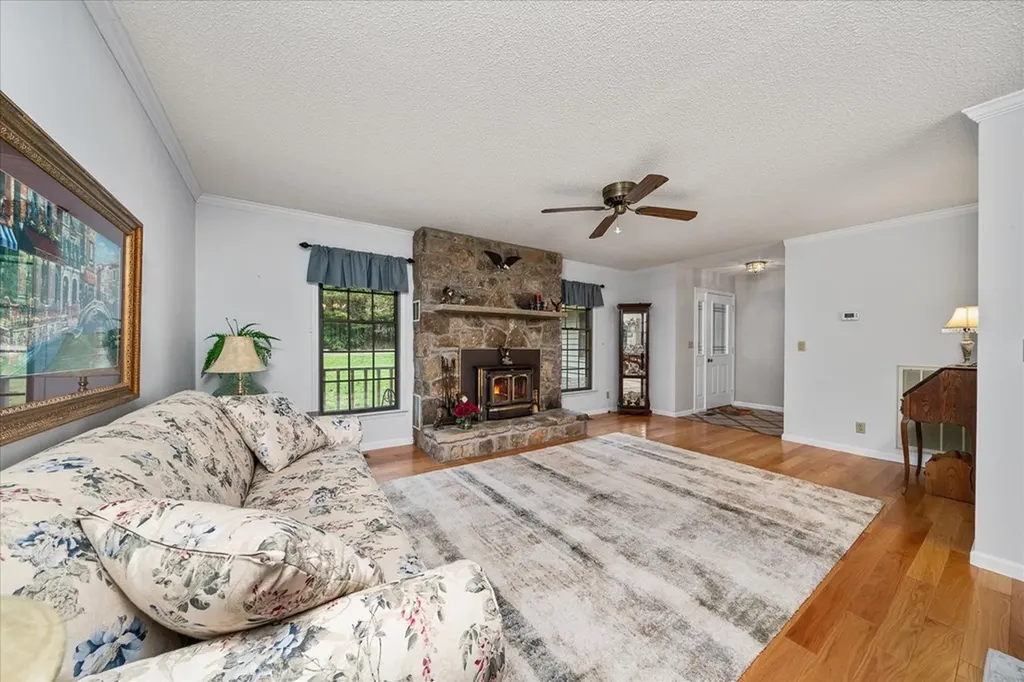 34 Beachwood Lane Crossville TN 38558