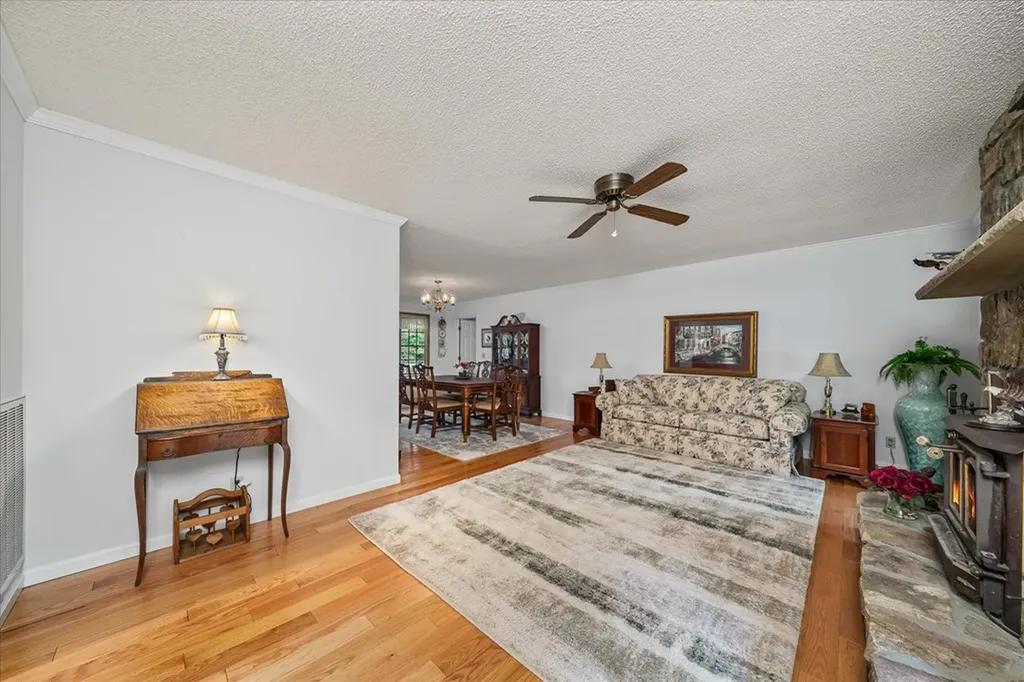 34 Beachwood Lane Crossville TN 38558