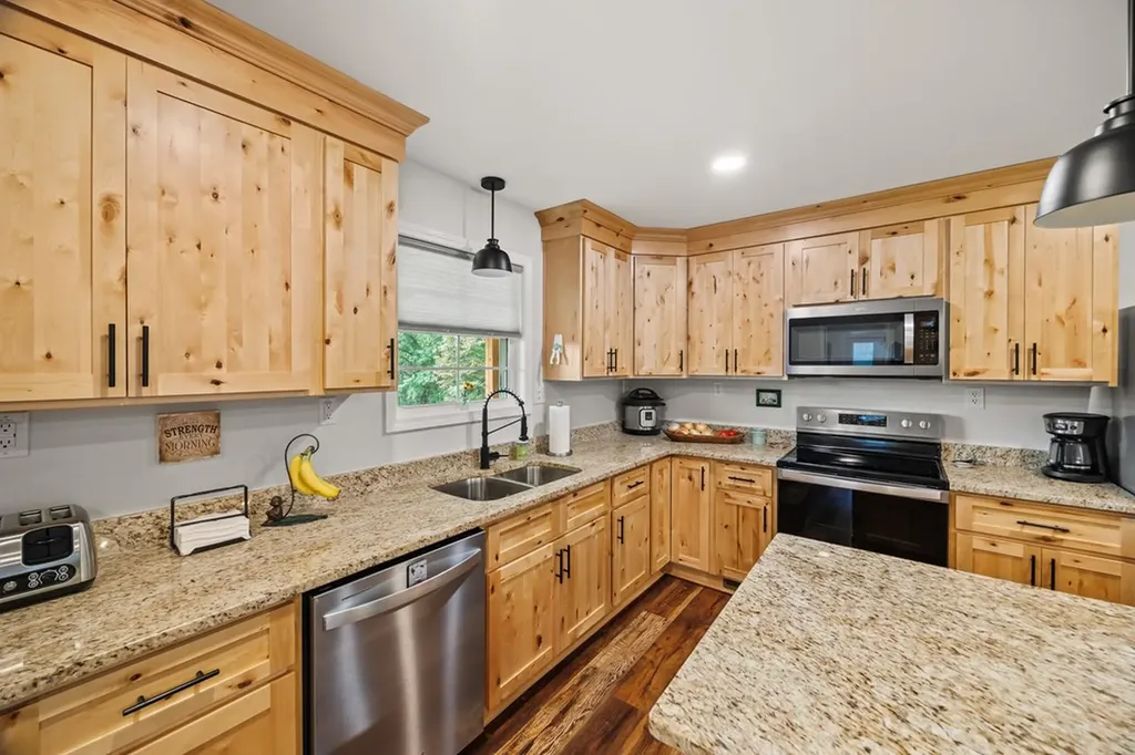 7285 Rock Island Road Baxter TN 38544