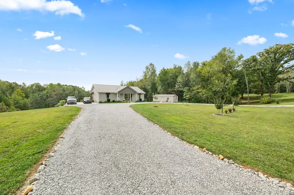 7285 Rock Island Road Baxter TN 38544