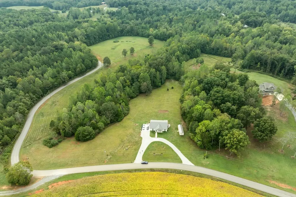 7285 Rock Island Road Baxter TN 38544