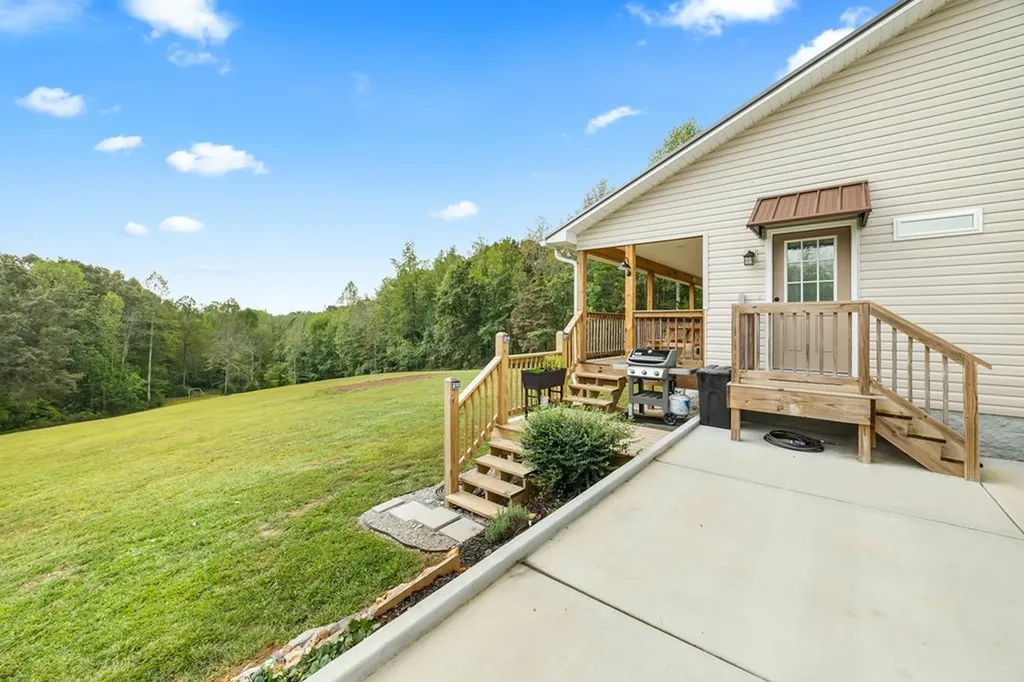 7285 Rock Island Road Baxter TN 38544