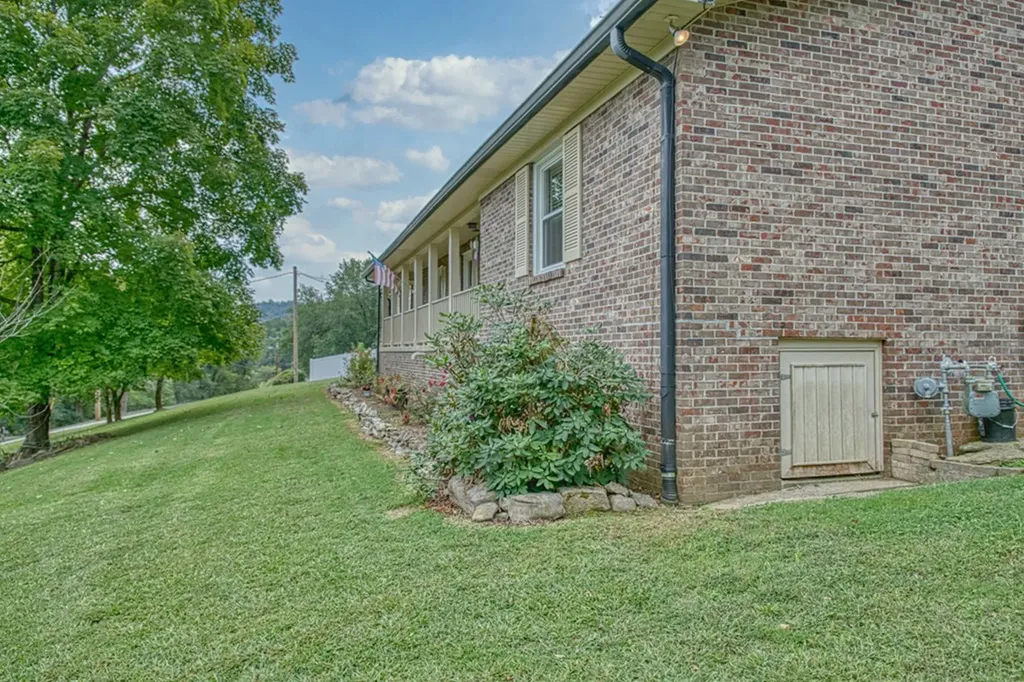 505 Crestview Avenue Gainesboro TN 38562