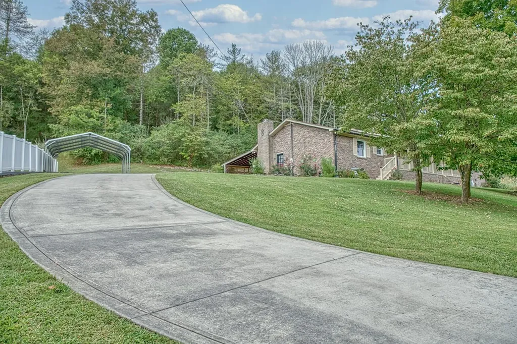 505 Crestview Avenue Gainesboro TN 38562