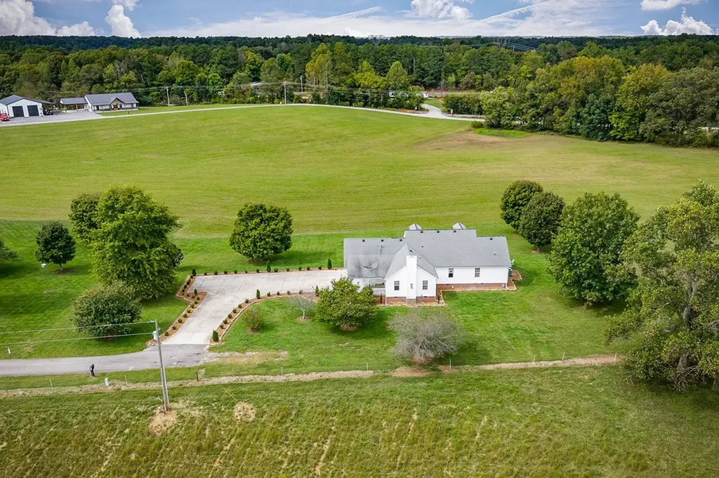 13660 Herald Road Silver Point TN 38582