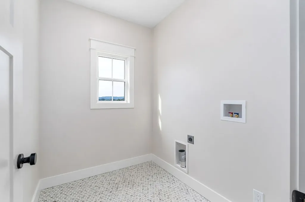 217 Oaklawn Cemetery Road Sparta TN 38583