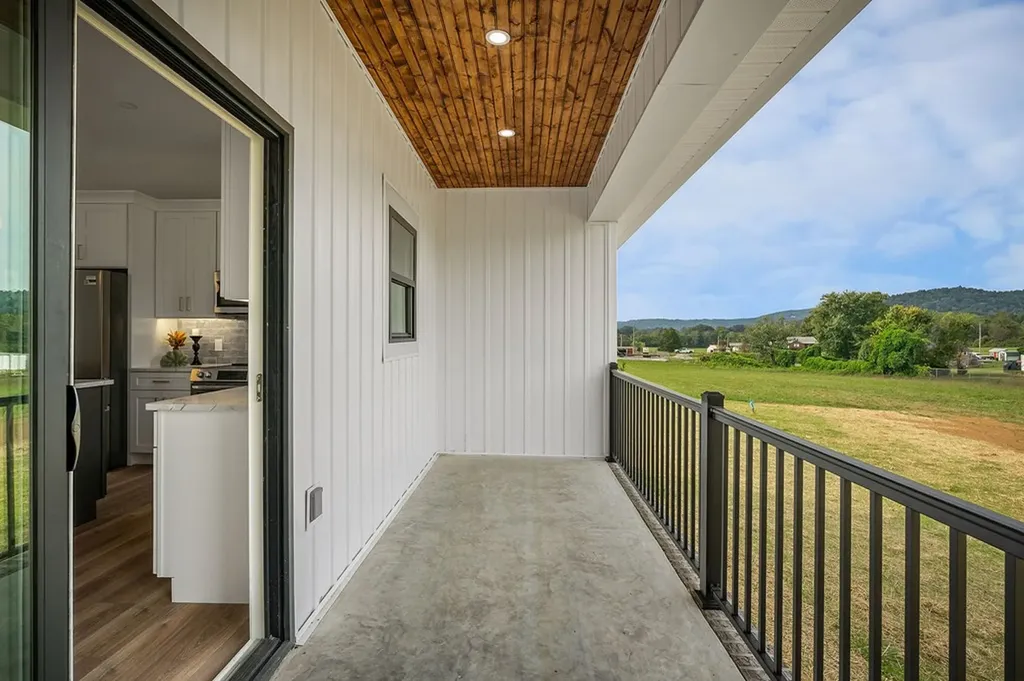 217 Oaklawn Cemetery Road Sparta TN 38583