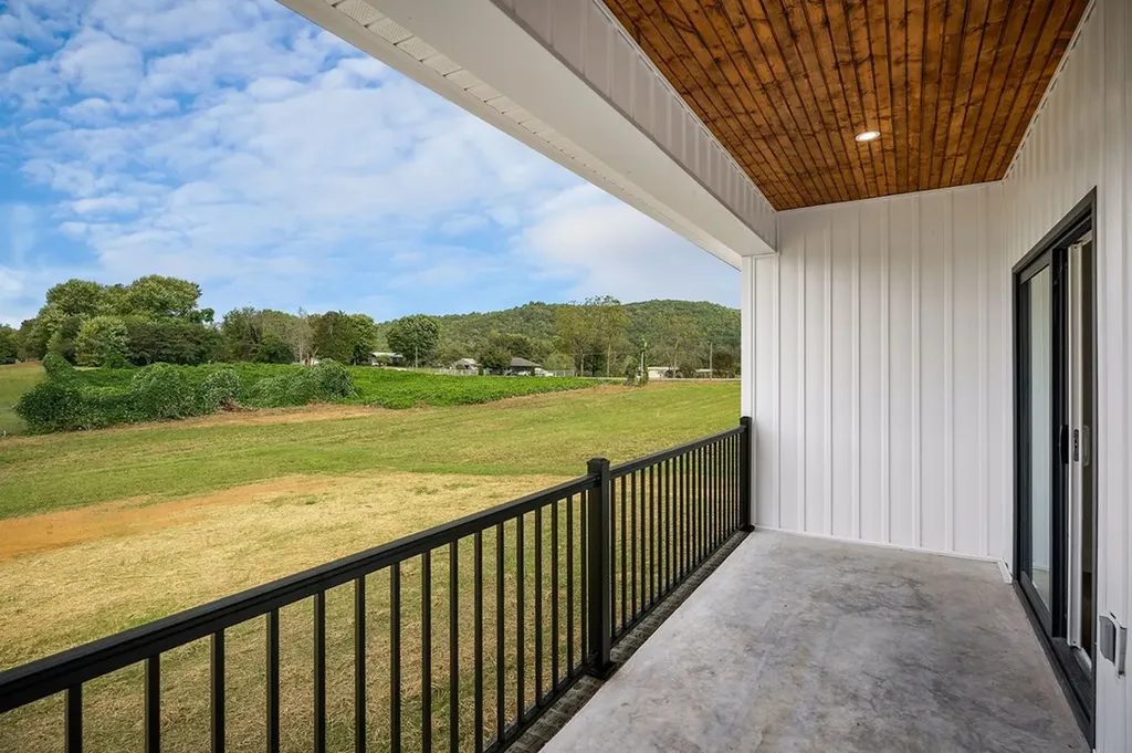 217 Oaklawn Cemetery Road Sparta TN 38583