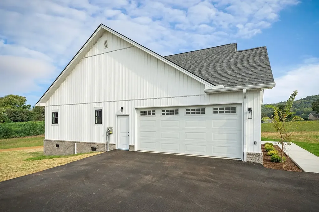 217 Oaklawn Cemetery Road Sparta TN 38583