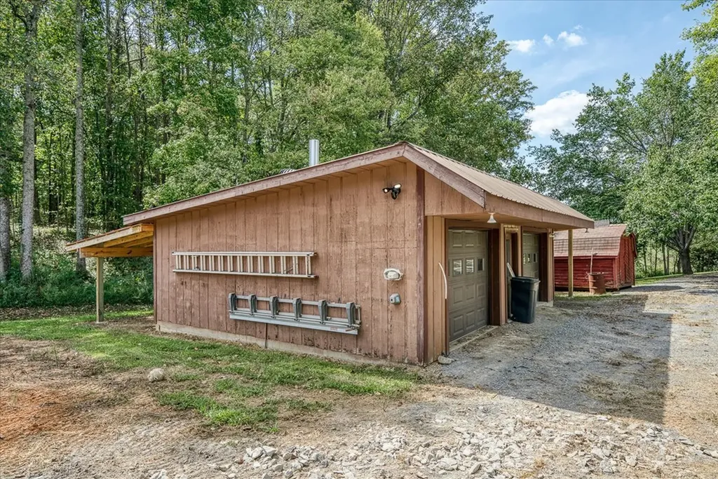 385 Paul Reecer Road Moss TN 38575