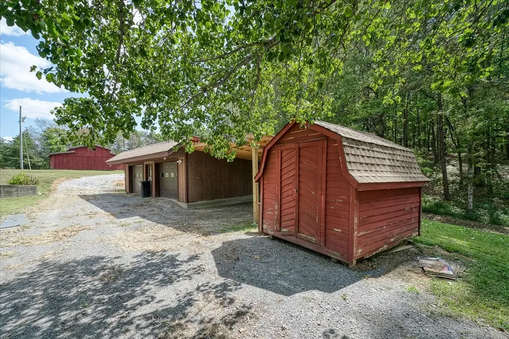 385 Paul Reecer Road Moss TN 38575