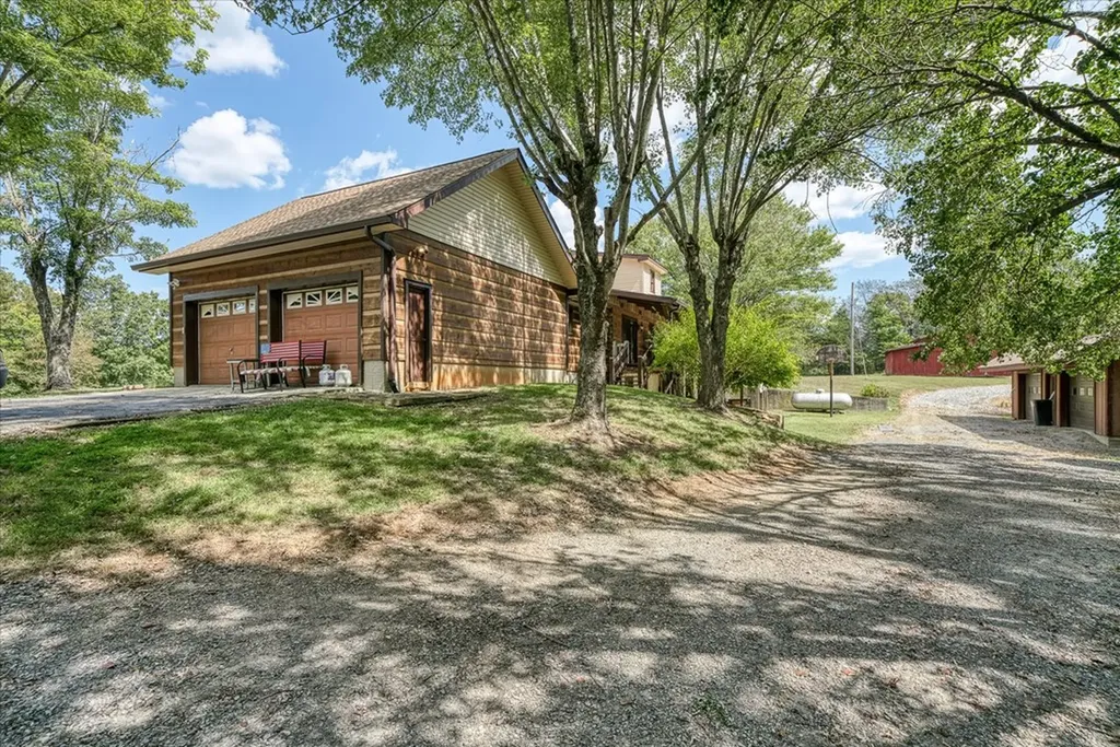 385 Paul Reecer Road Moss TN 38575