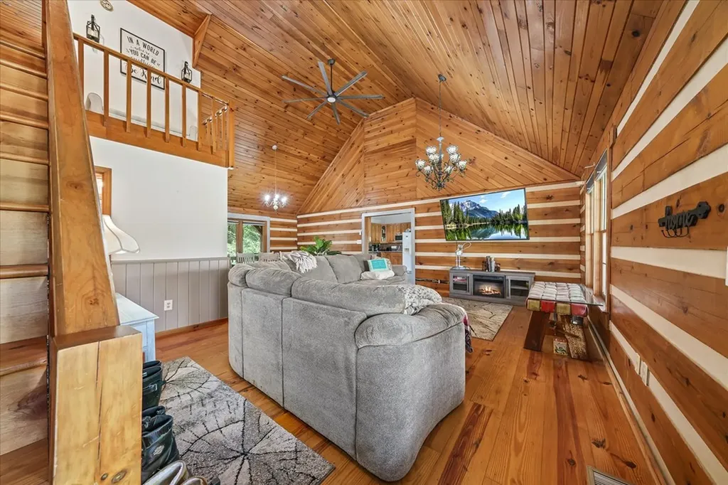 385 Paul Reecer Road Moss TN 38575