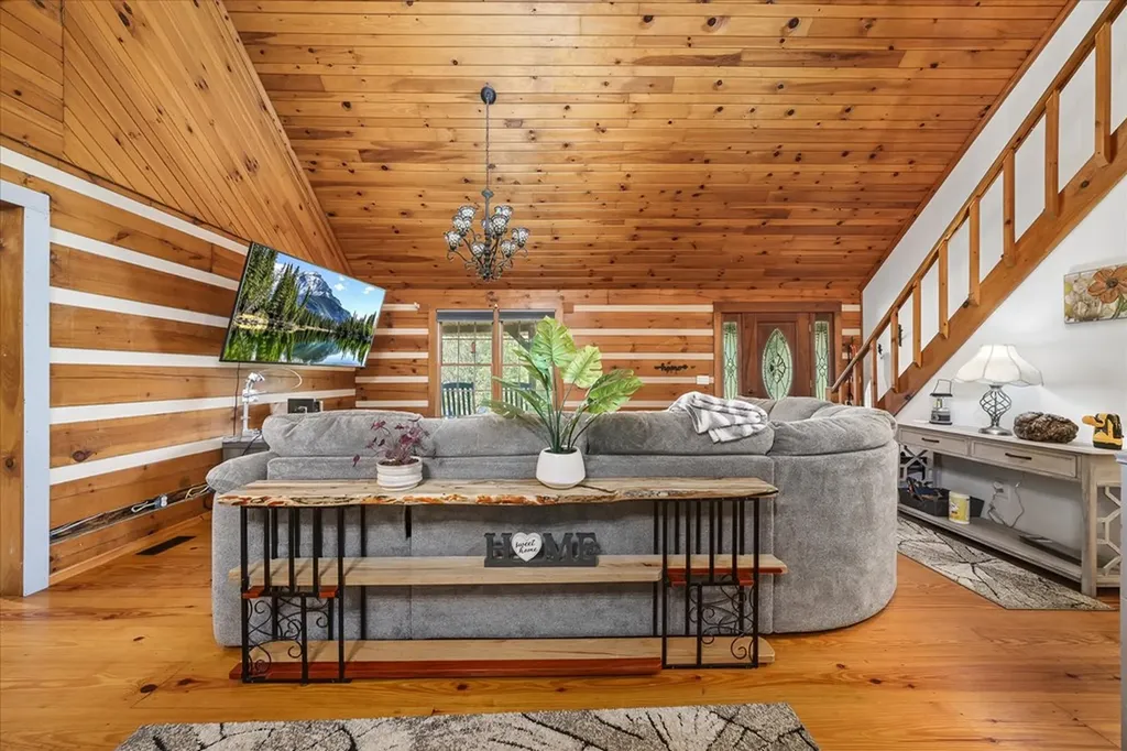 385 Paul Reecer Road Moss TN 38575