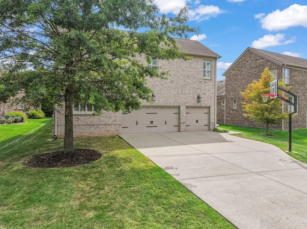 1694 Noah Lane Gallatin TN 37066