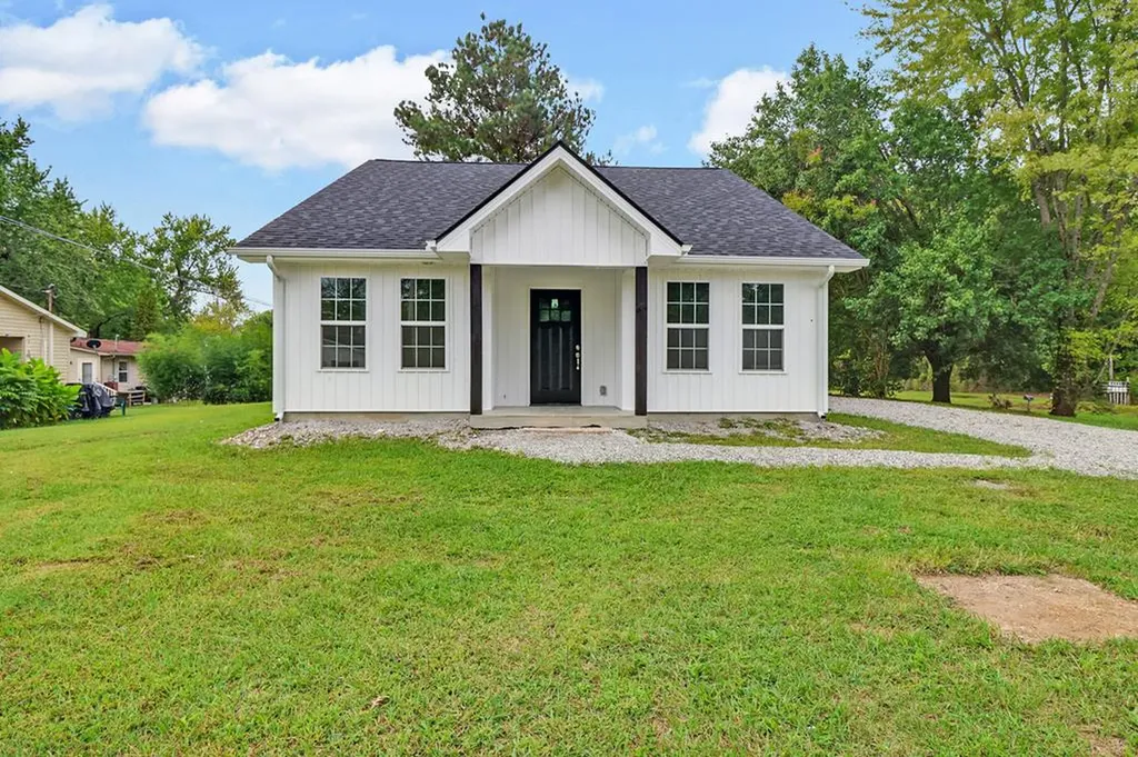 303 Clark Avenue Jamestown TN 38556