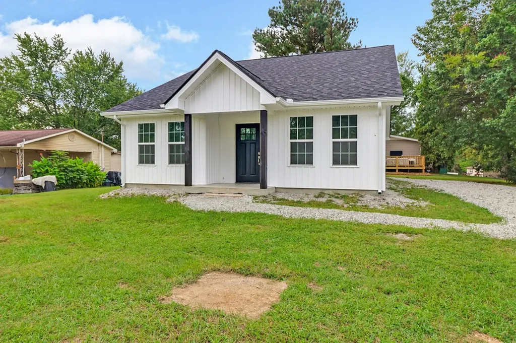 303 Clark Avenue Jamestown TN 38556