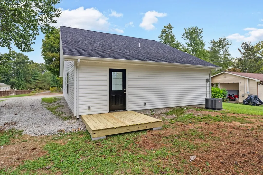 303 Clark Avenue Jamestown TN 38556