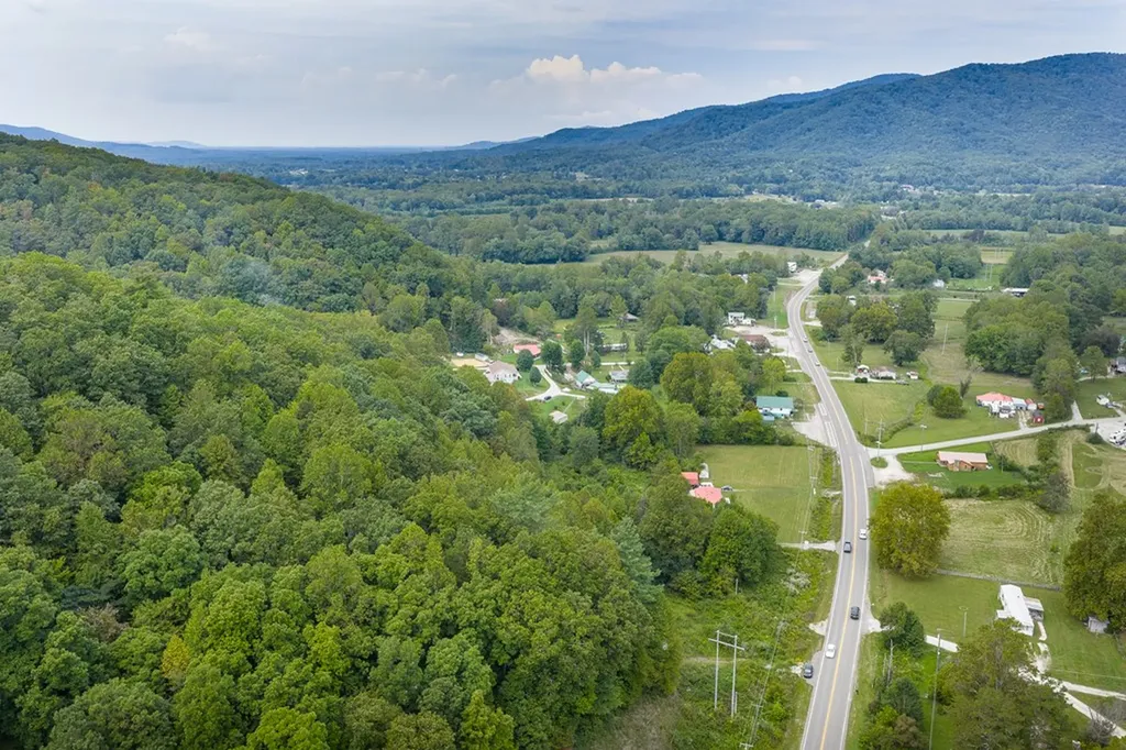 4716 Knoxville Highway Oliver Springs TN 37840
