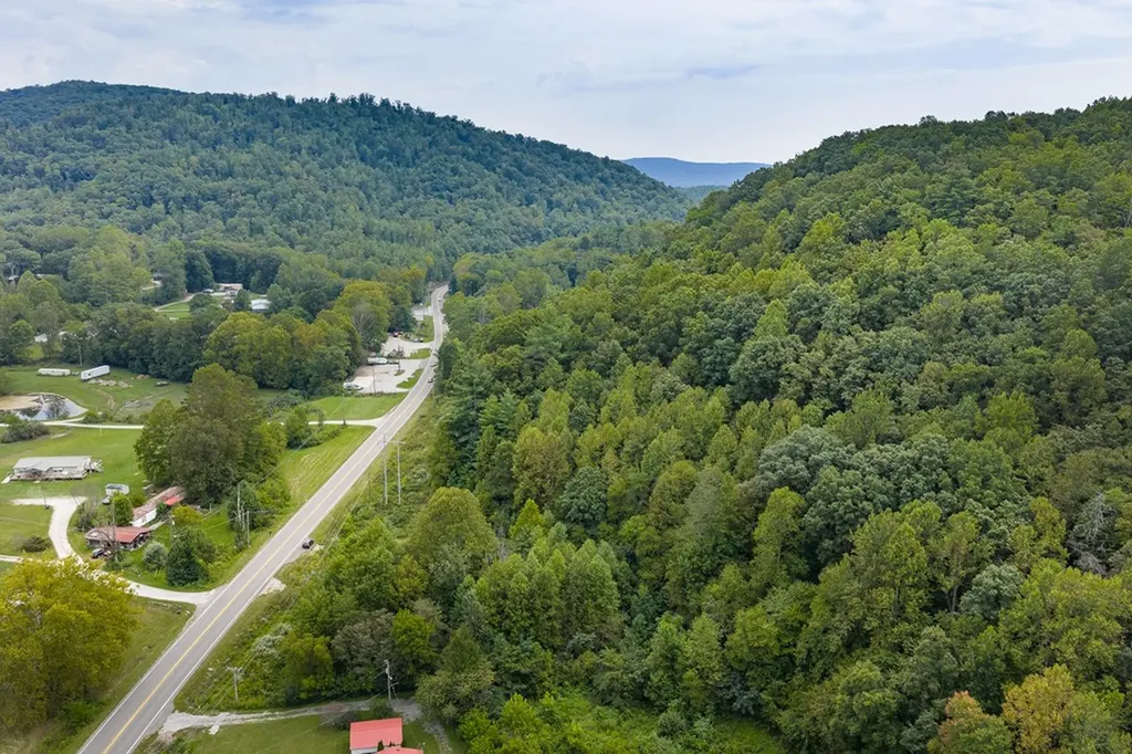 4716 Knoxville Highway Oliver Springs TN 37840